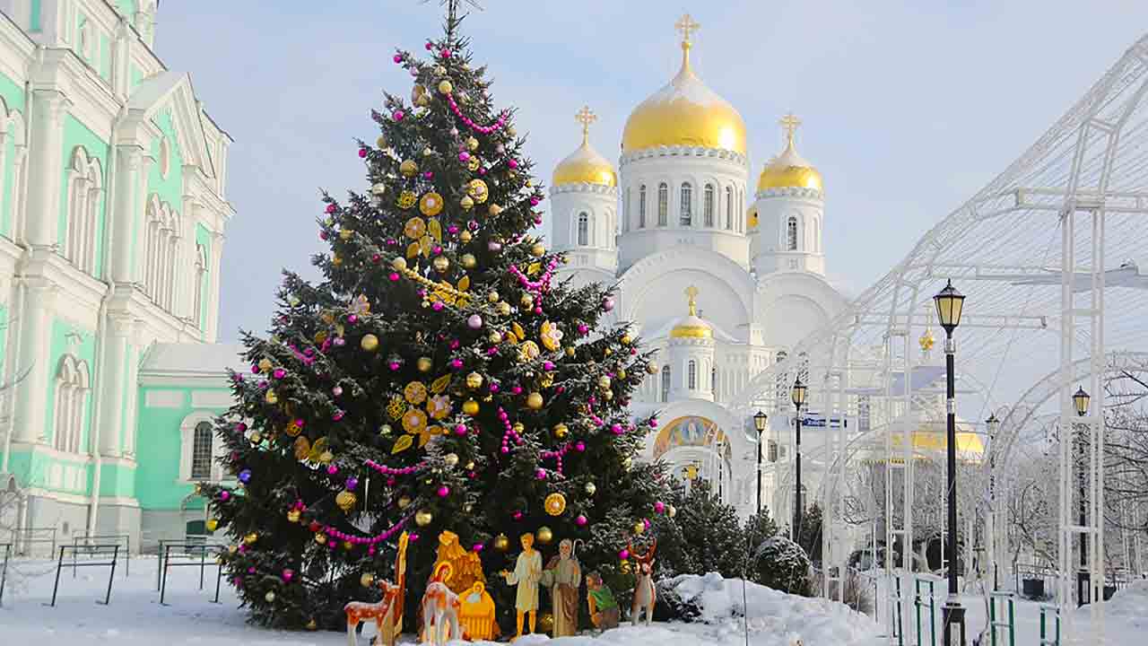 Фото Елка и Христианский Храм